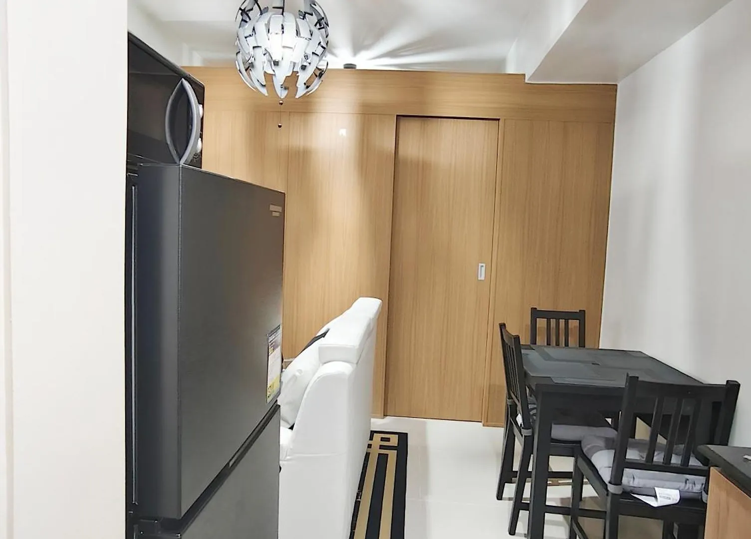 Staycation At Red Residence Manila